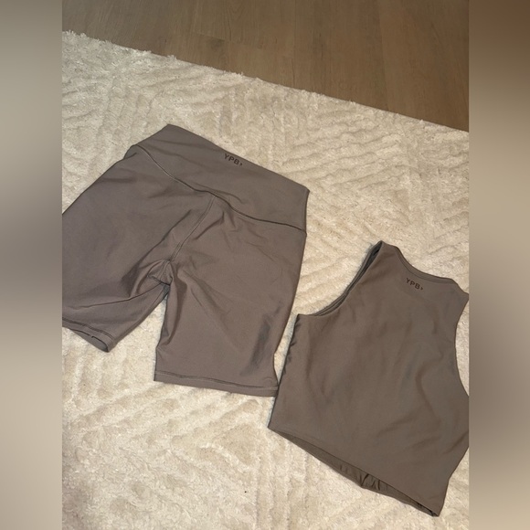 Abercrombie & Fitch Taupe Athletic Shorts Set - Picture 4 of 4